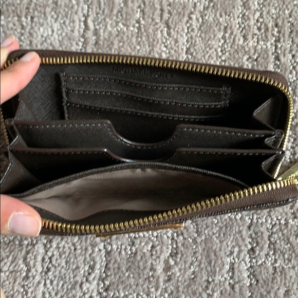 Michael Kors Logo Wristlet Wallet - Picture 2 of 4